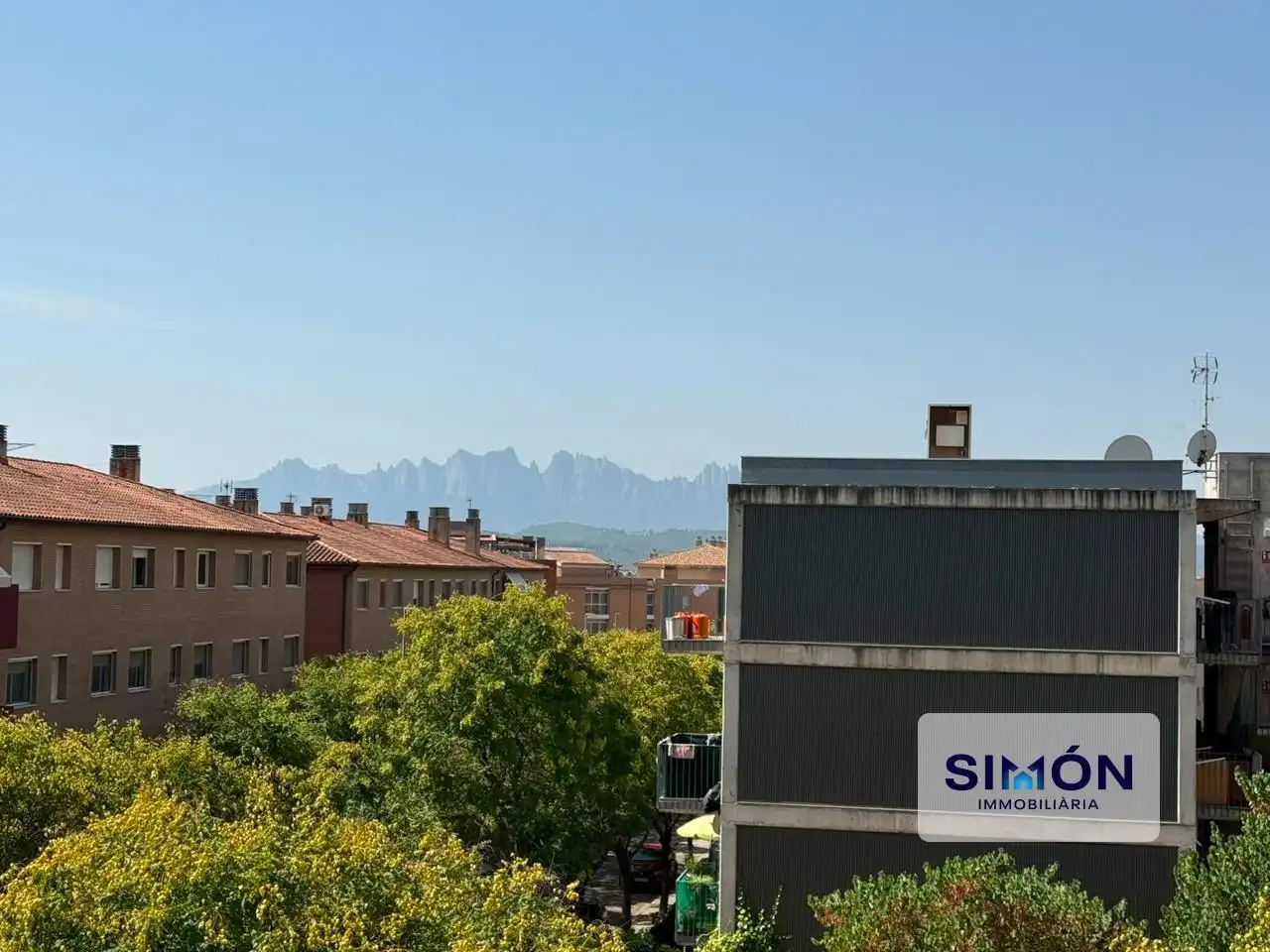 Vista exterior de Pis de lloguer en Manresa amb Calefacció, Terrassa i Moblat