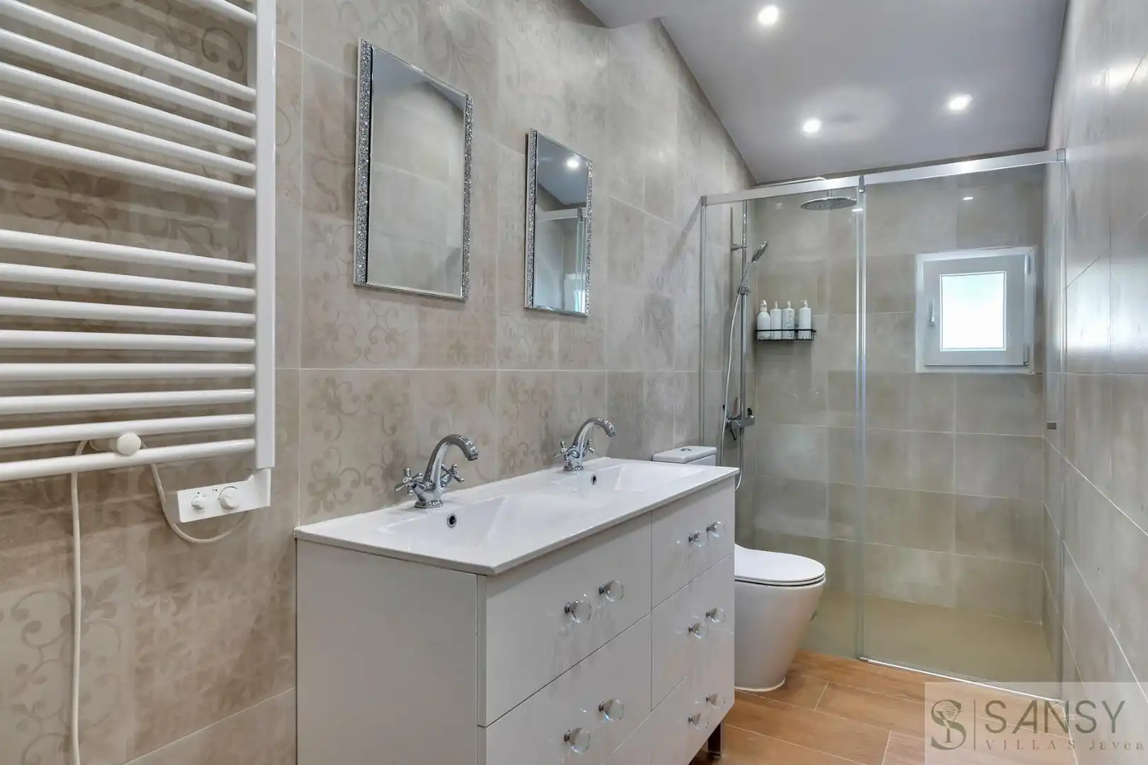 Bathroom of Houses for sale in Jávea / Xàbia  with Air Conditioner, Heating and Storage room