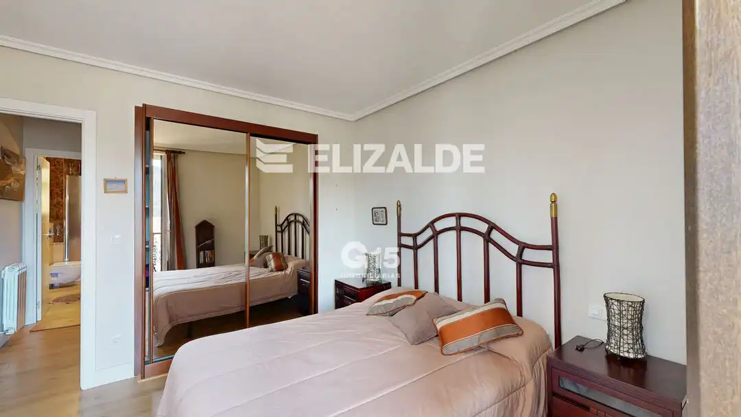 Habitación de Piso en venta en Donostia - San Sebastián  con Calefacción, Trastero y Balcón