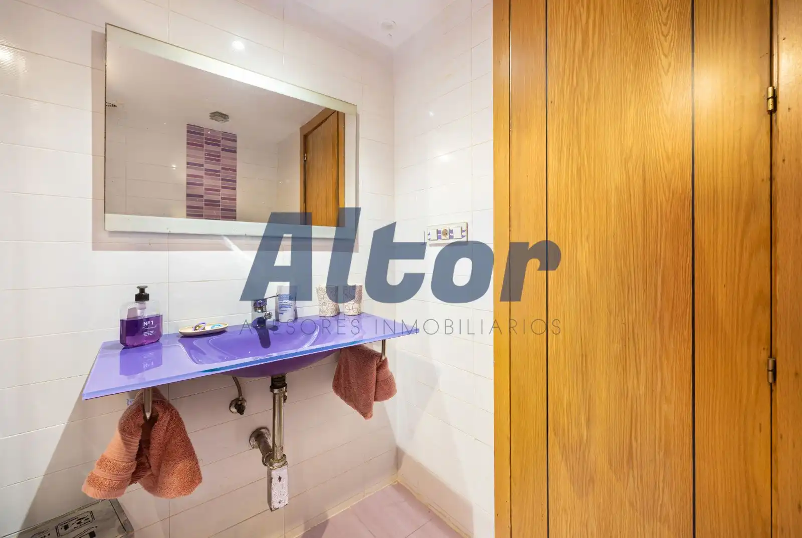 Bathroom of Flat for sale in Fuenlabrada  with Heating, Terrace and Swimming Pool