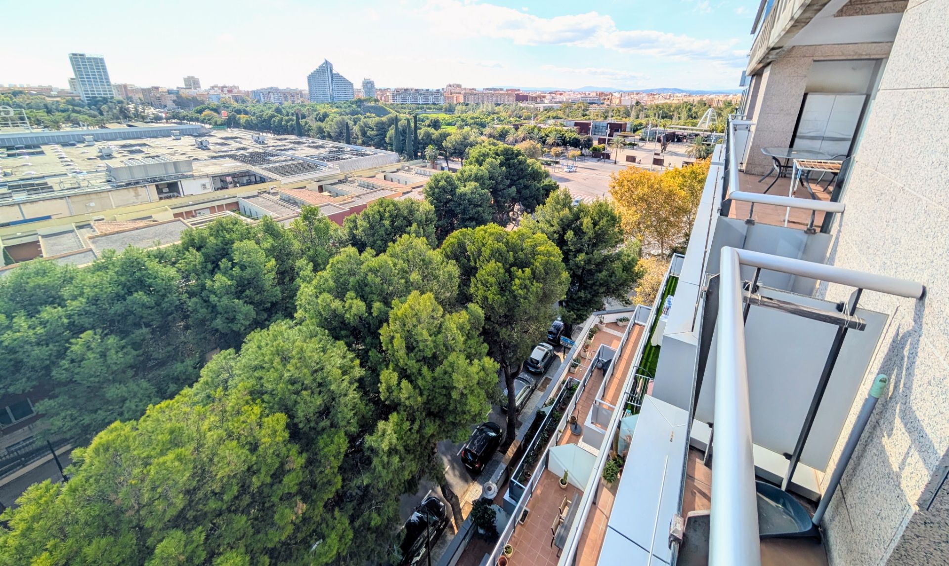 Vista exterior de Àtic en venda en  Valencia Capital amb Aire condicionat, Jardí privat i Terrassa