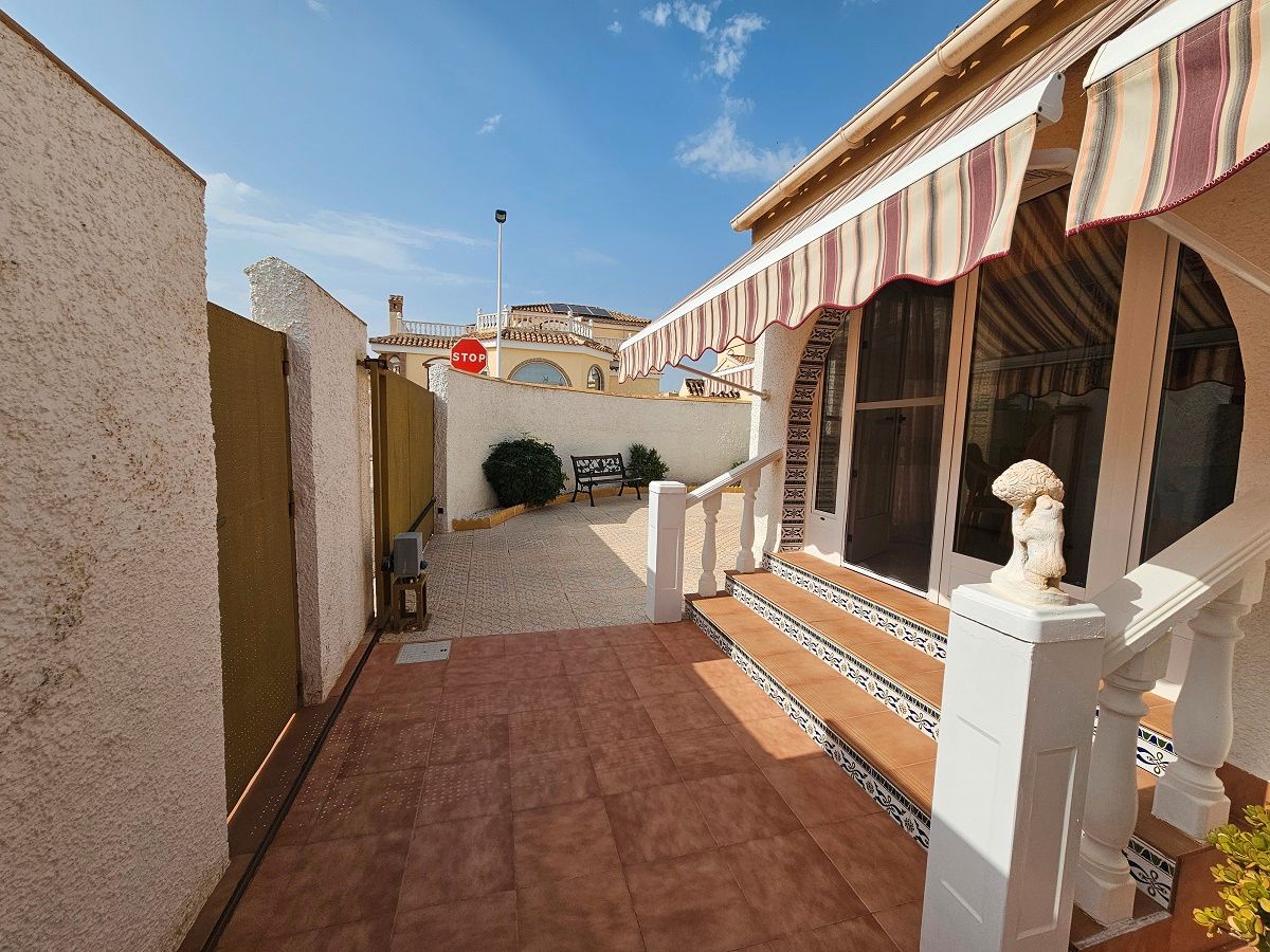 Jardí de Casa o xalet en venda en Santa Pola amb Aire condicionat, Jardí privat i Terrassa