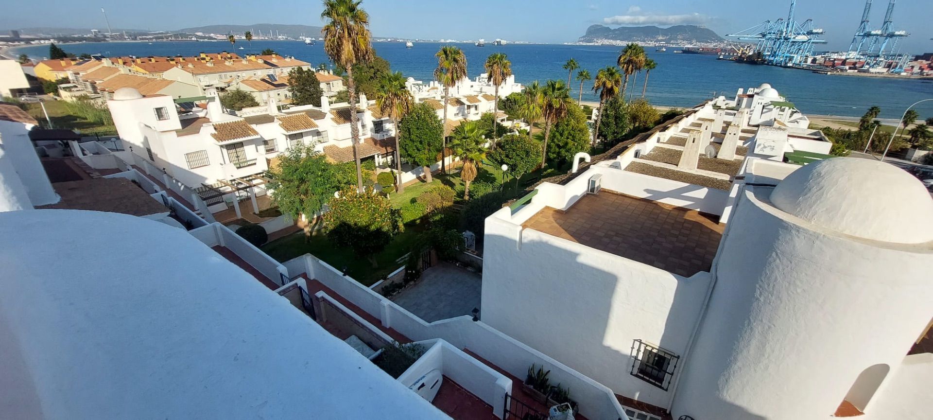 Vista exterior de Casa adosada de lloguer en Algeciras