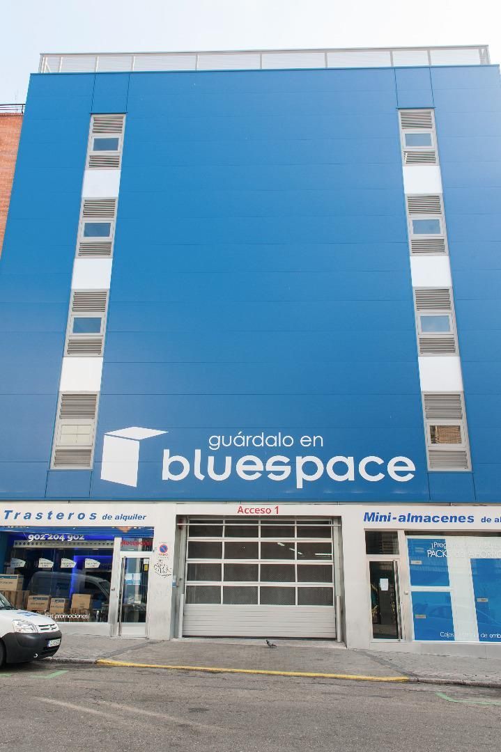 Exterior view of Box room to rent in  Madrid Capital  with Alarm