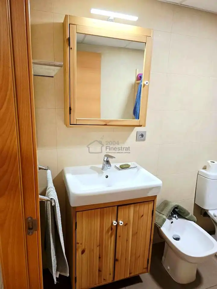 Bathroom of Flat for sale in Benidorm  with Air Conditioner, Terrace and Furnished