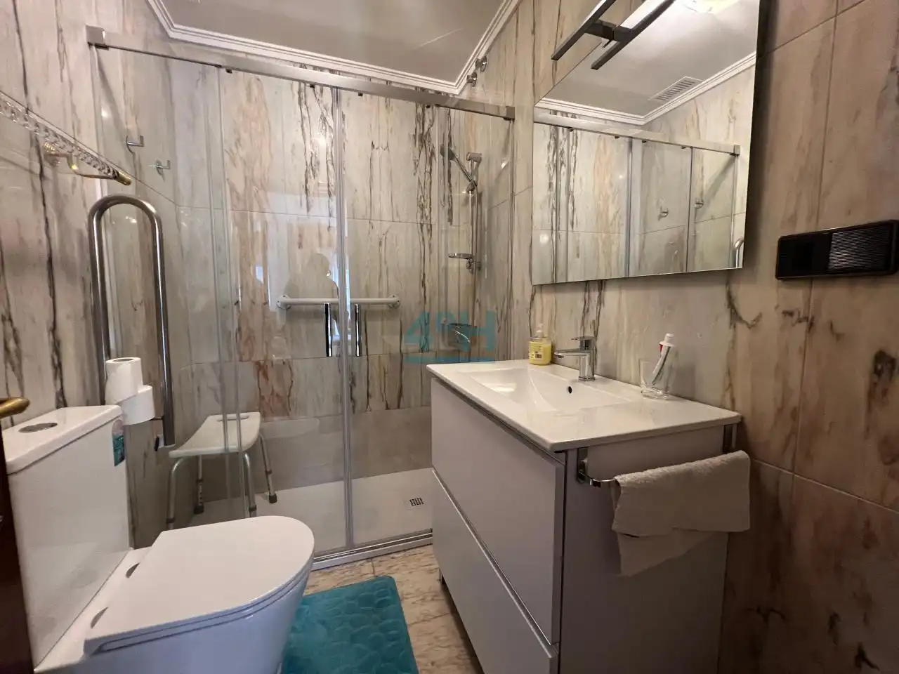 Bathroom of Flat for sale in Ourense Capital   with Heating, Parquet flooring and Storage room