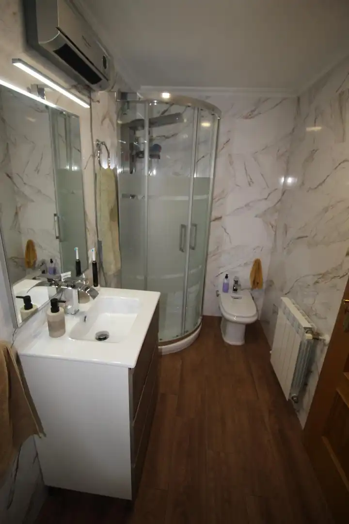 Baño de Piso en venta en Puertollano con Aire acondicionado, Calefacción y Amueblado