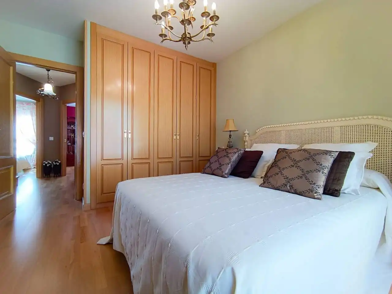 Dormitori de Casa o xalet en venda en Burgos amb Calefacció, Jardí privat i Parquet