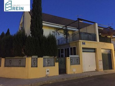 Xalet amb piscina en venda a Yuncler