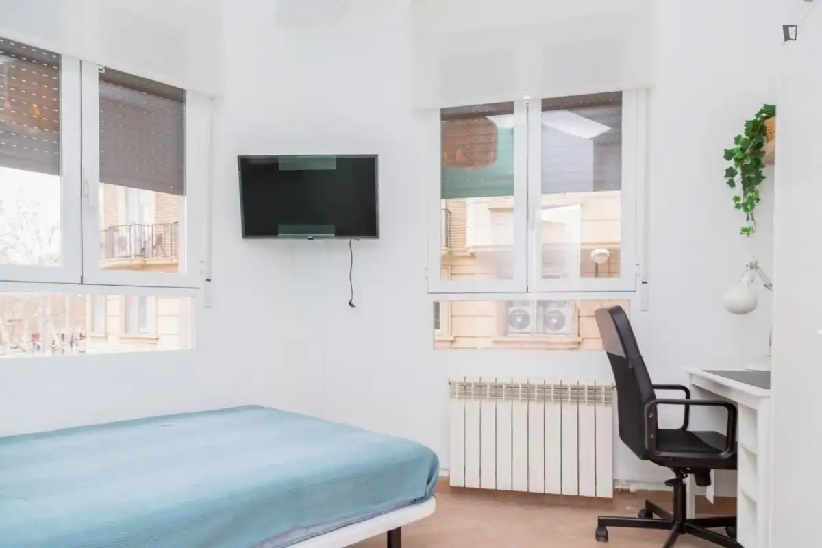 Habitación de Apartamento para compartir en  Zaragoza Capital con Calefacción, Amueblado y Lavadora