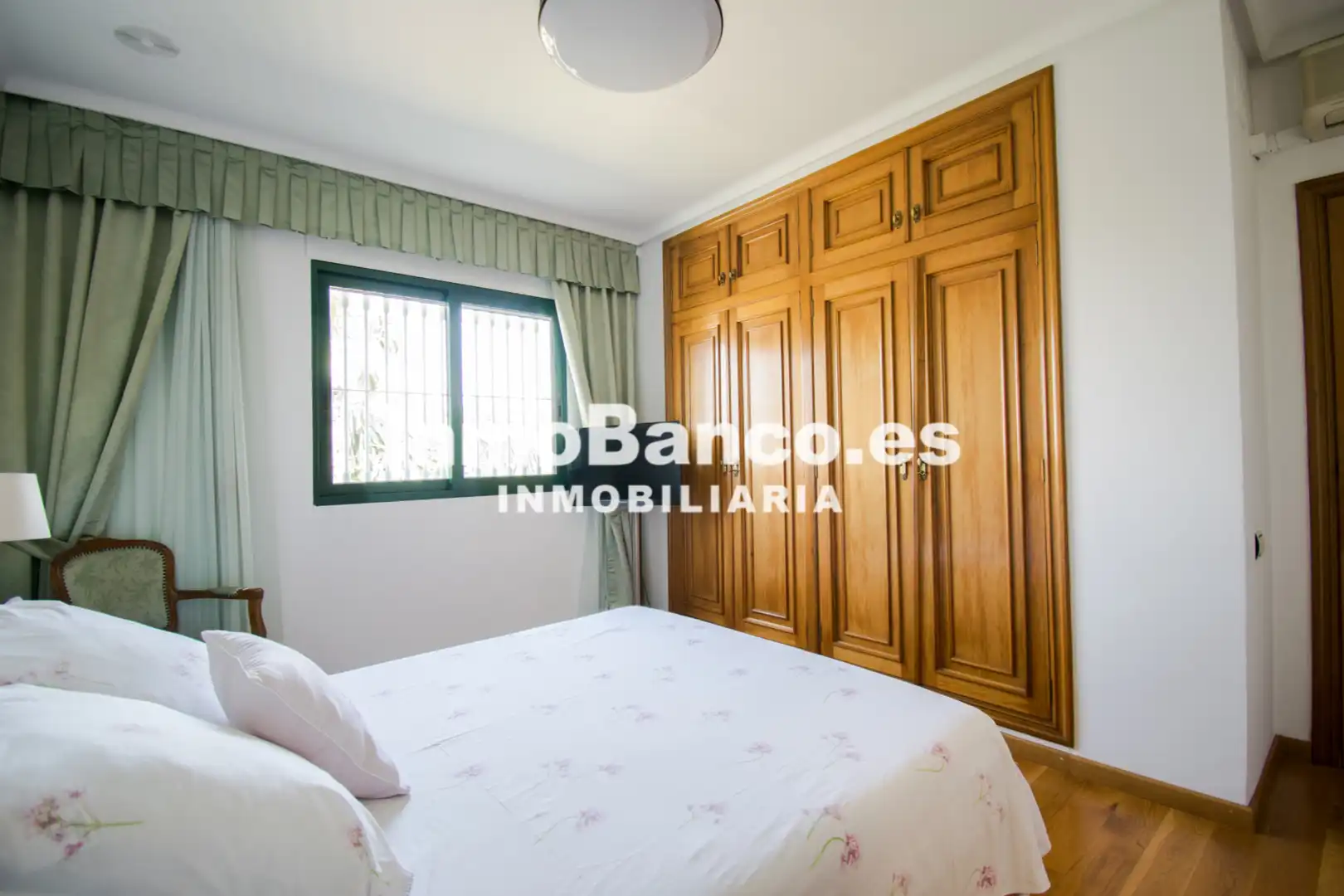 Habitación de Casa o chalet en venta en Chiva con Aire acondicionado, Calefacción y Jardín privado