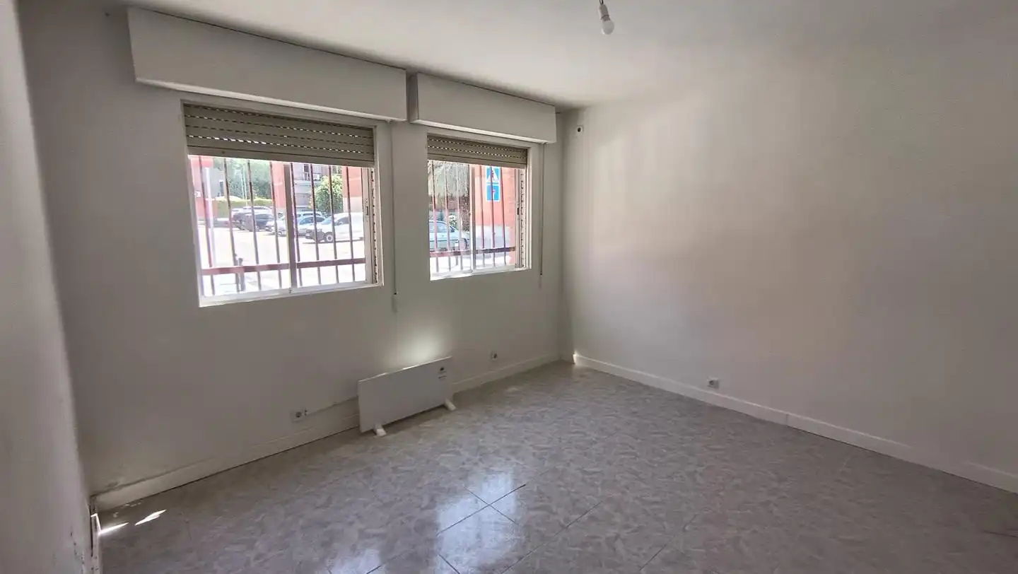 Habitación de Planta baja en venta en Madrid con Calefacción y Terraza