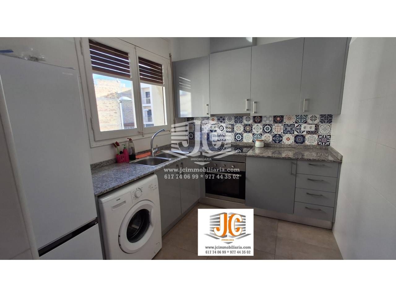 Cuina de Pis de lloguer en Tortosa amb Aire condicionat i Moblat