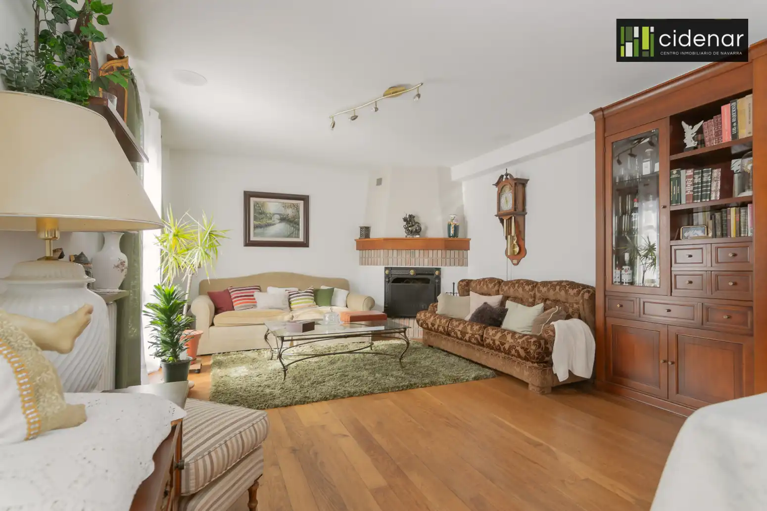 Sala de estar de Casa adosada en venta en Valle de Yerri / Deierri con Calefacción, Jardín privado y Parquet