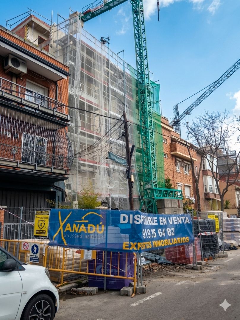 Vista exterior de Ático en venta en  Madrid Capital con Aire acondicionado, Calefacción y Jardín privado