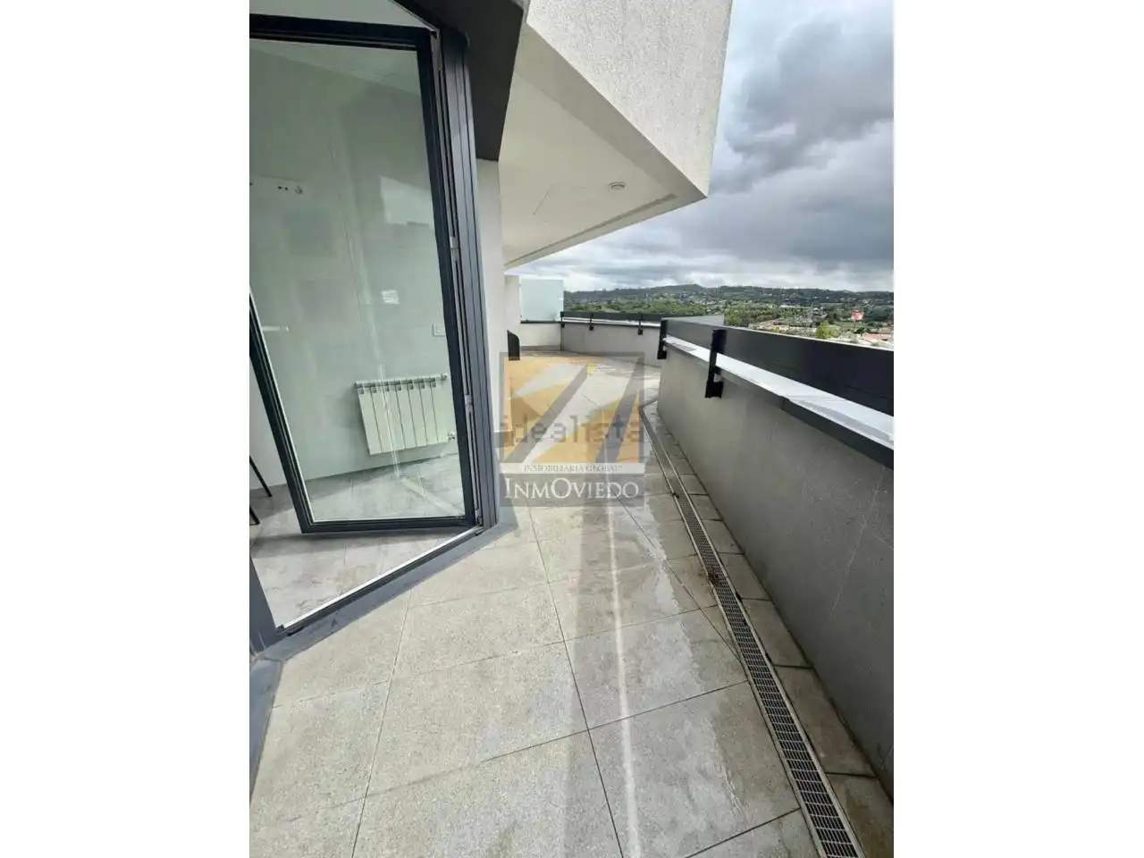 Terraza de Ático de alquiler en Oviedo  con Calefacción, Parquet y Terraza