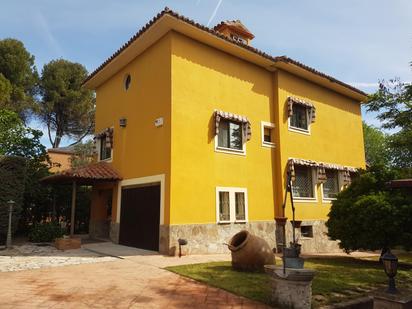 Vista exterior de Casa o xalet en venda en Villalbilla amb Terrassa