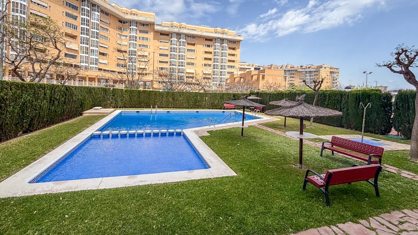 Piscina de Àtic en venda en Alicante / Alacant amb Aire condicionat, Parquet i Terrassa