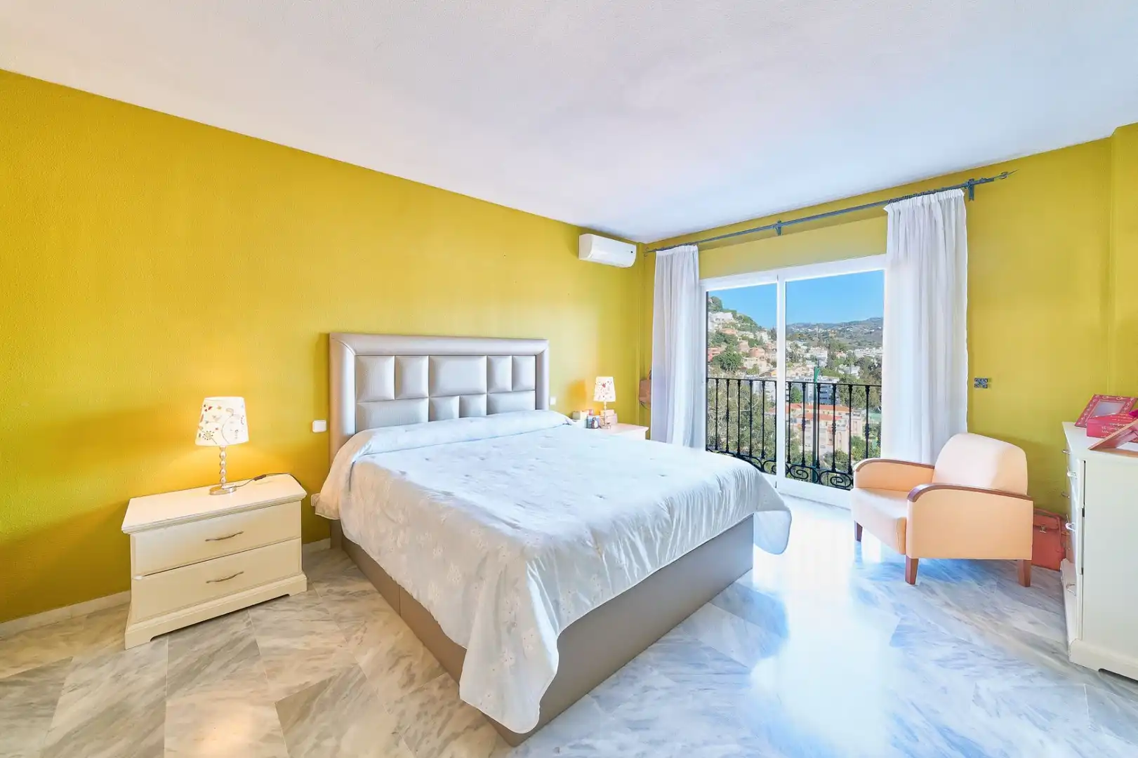 Dormitori de Casa o xalet en venda en Málaga amb Aire condicionat, Calefacció i Jardí privat