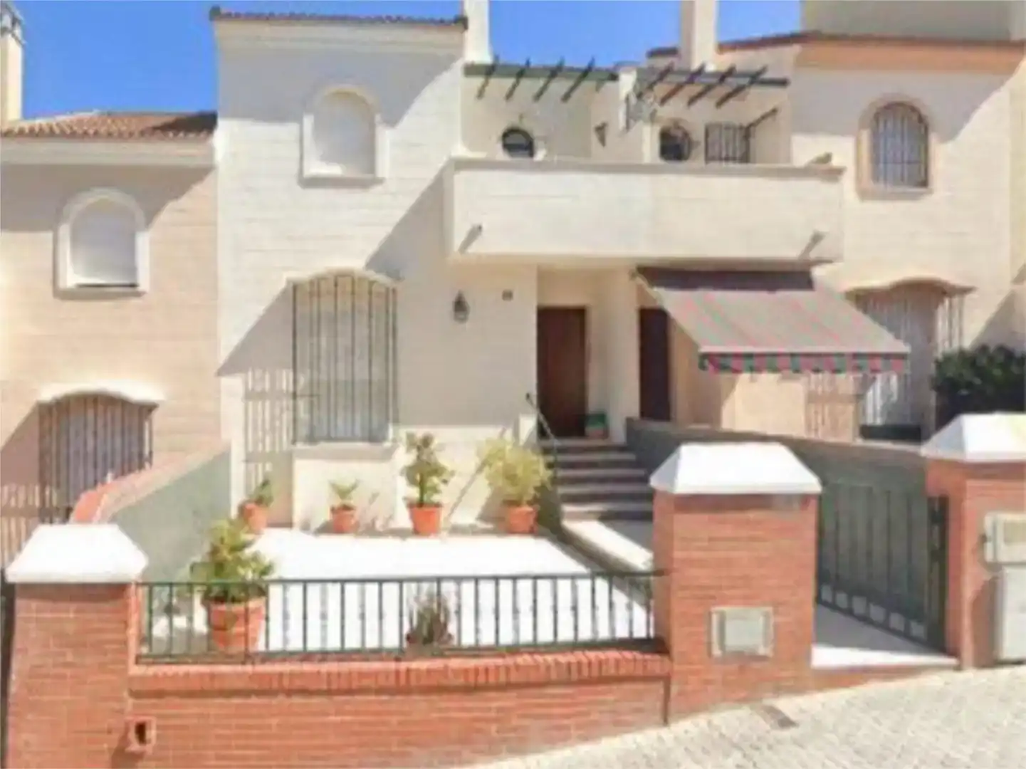 Vista exterior de Casa adosada en venda en Morón de la Frontera