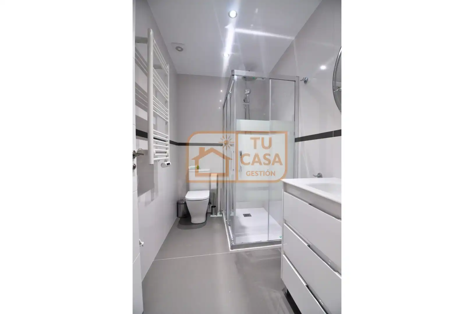 Baño de Apartamento de alquiler en Cáceres con Aire acondicionado, Calefacción y Amueblado