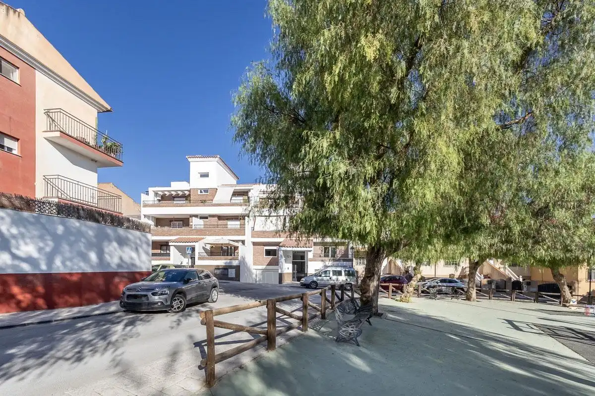 Vista exterior de Pis en venda en Las Gabias amb Terrassa i Traster