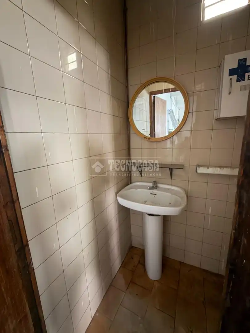 Baño de Local de alquiler en Alcalá de Henares