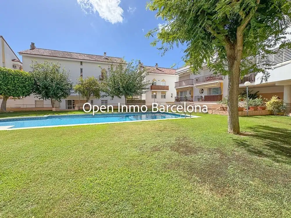Exterior view of Attic for sale in Sant Pere de Ribes  with Heating, Private garden and Parquet flooring
