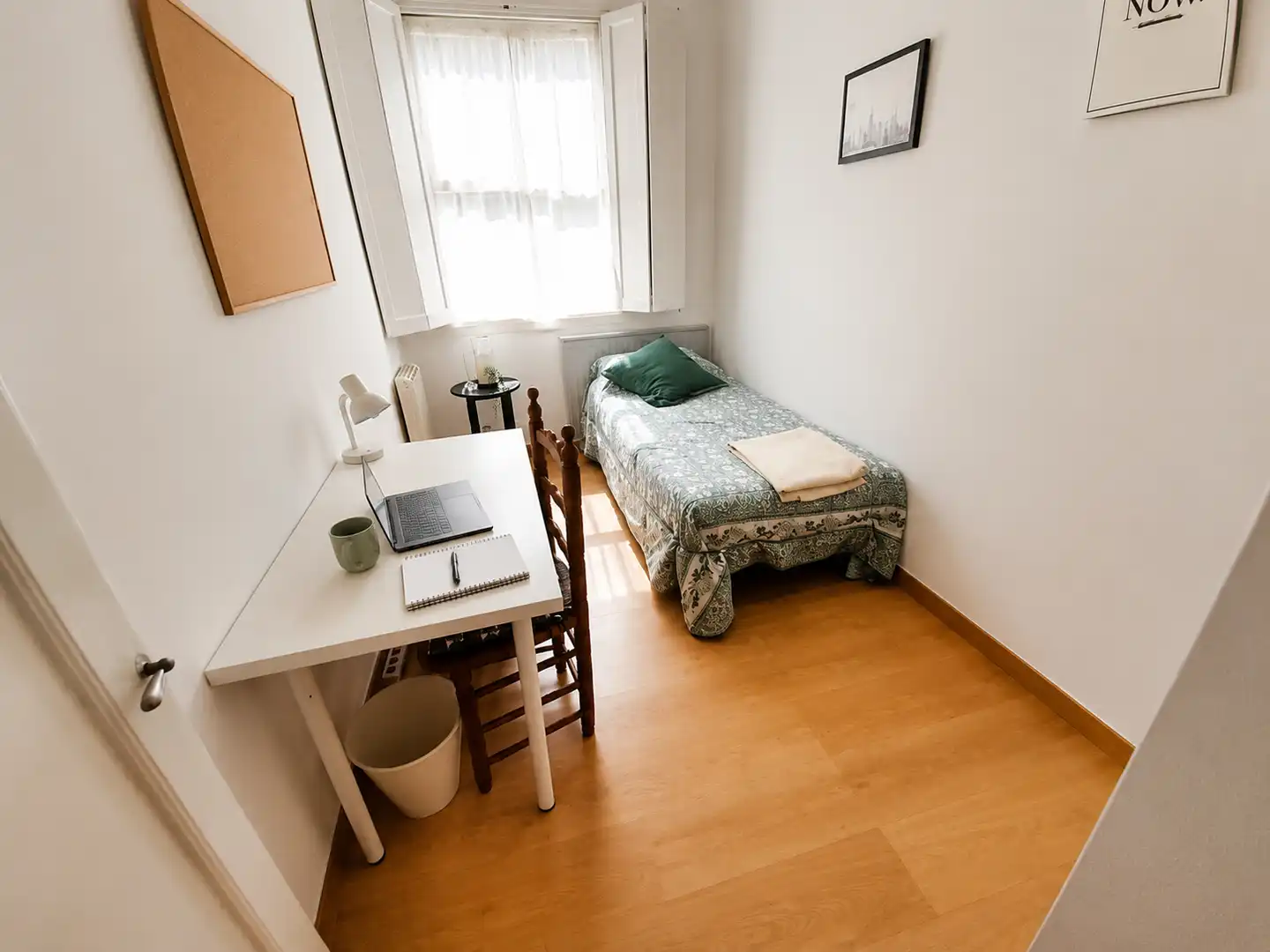 Schlafzimmer von Wohnung zur Miete in Santander mit Möbliert und Ofen