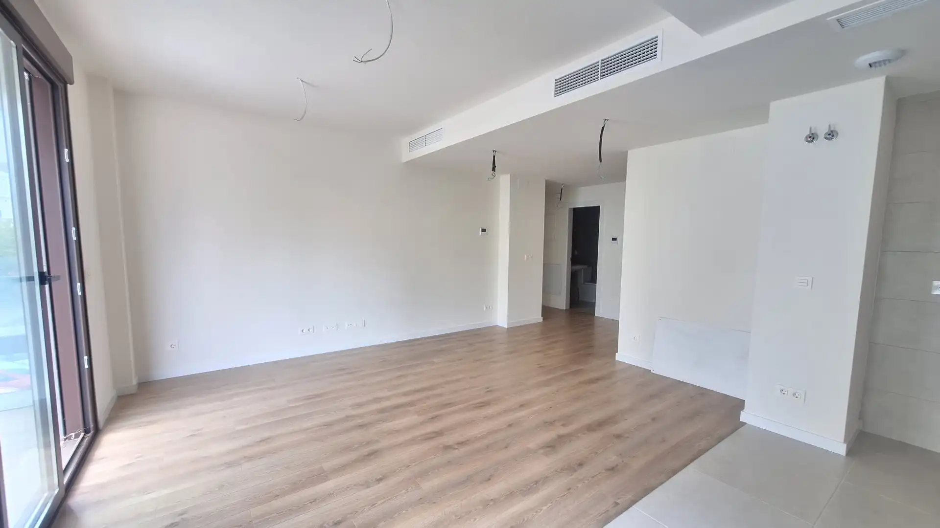 Sala d'estar de Apartament en venda en Estepona amb Aire condicionat, Calefacció i Piscina