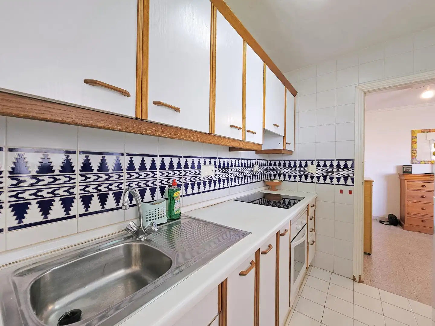 Cocina de Apartamento de alquiler en La Manga del Mar Menor con Terraza y Piscina