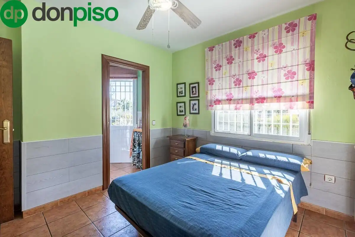 Detached house with pool for sale in Calle del Arache, imagen 15