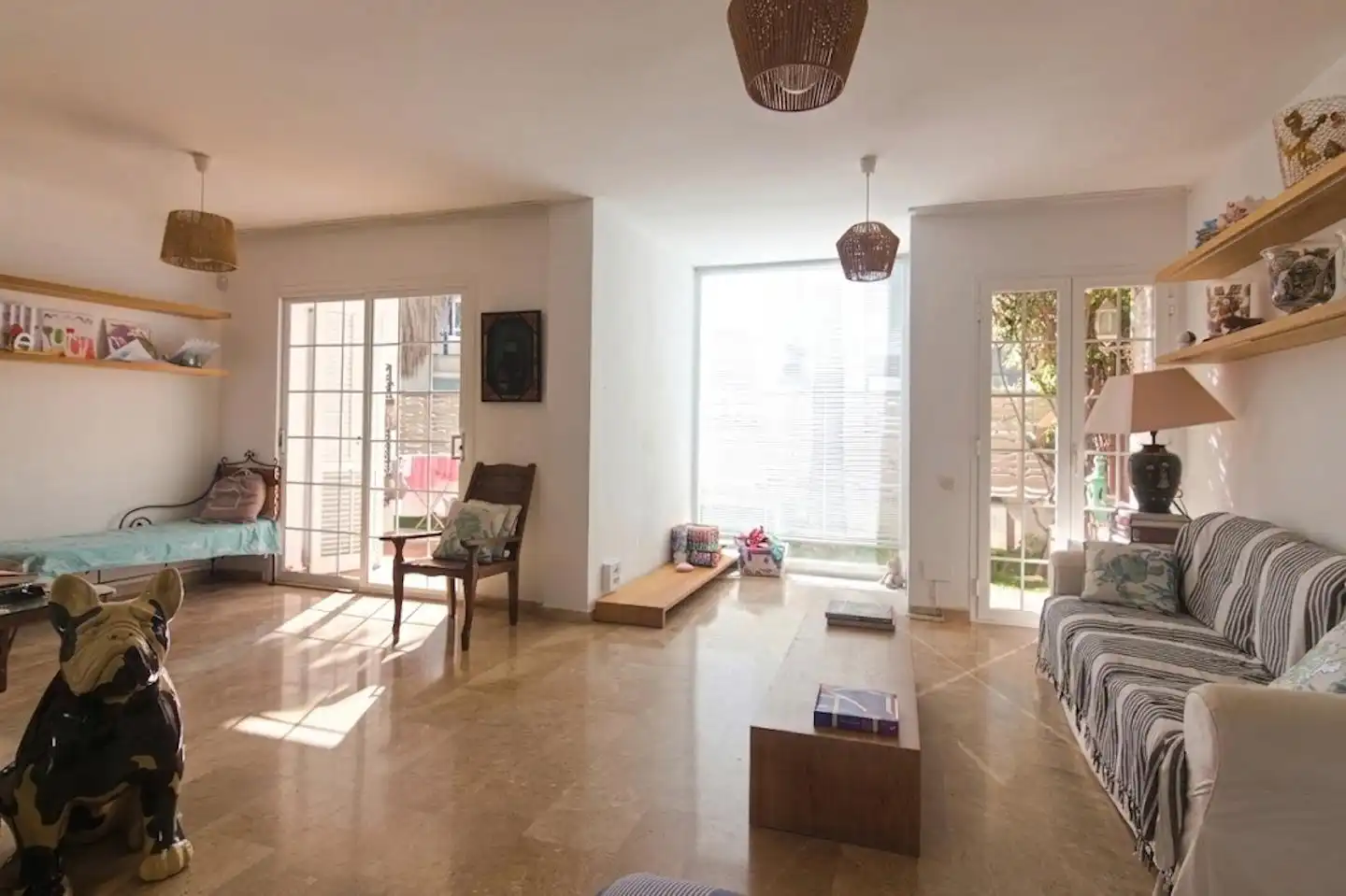 Sala d'estar de Casa adosada en venda en Eivissa amb Aire condicionat, Jardí privat i Terrassa