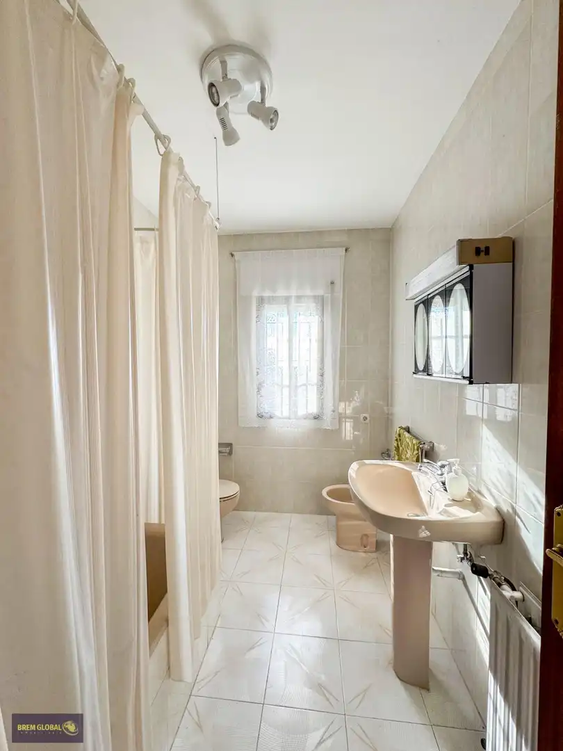 Bany de Casa o xalet en venda en El Berrueco amb Calefacció, Terrassa i Traster