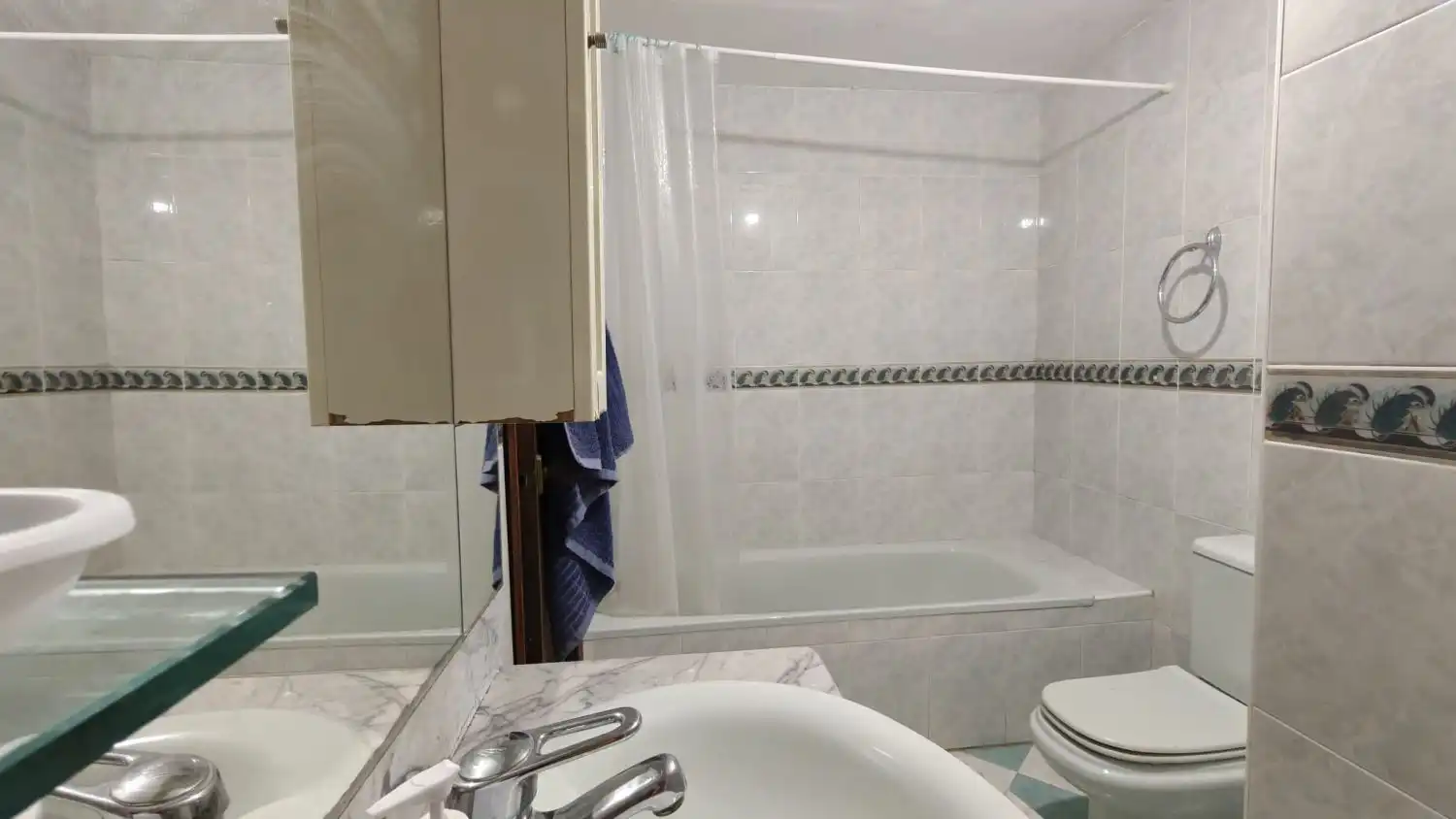 Bathroom of Flat for sale in Granada  with Heating and Terrace