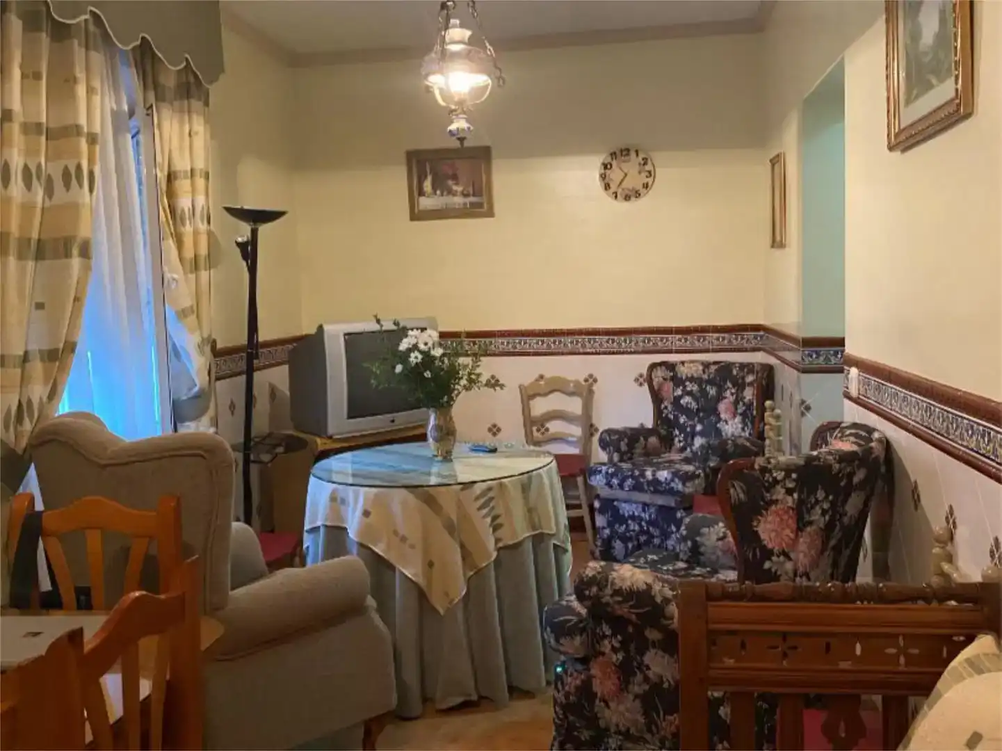 Sala d'estar de Casa adosada en venda en Agudo amb Balcó