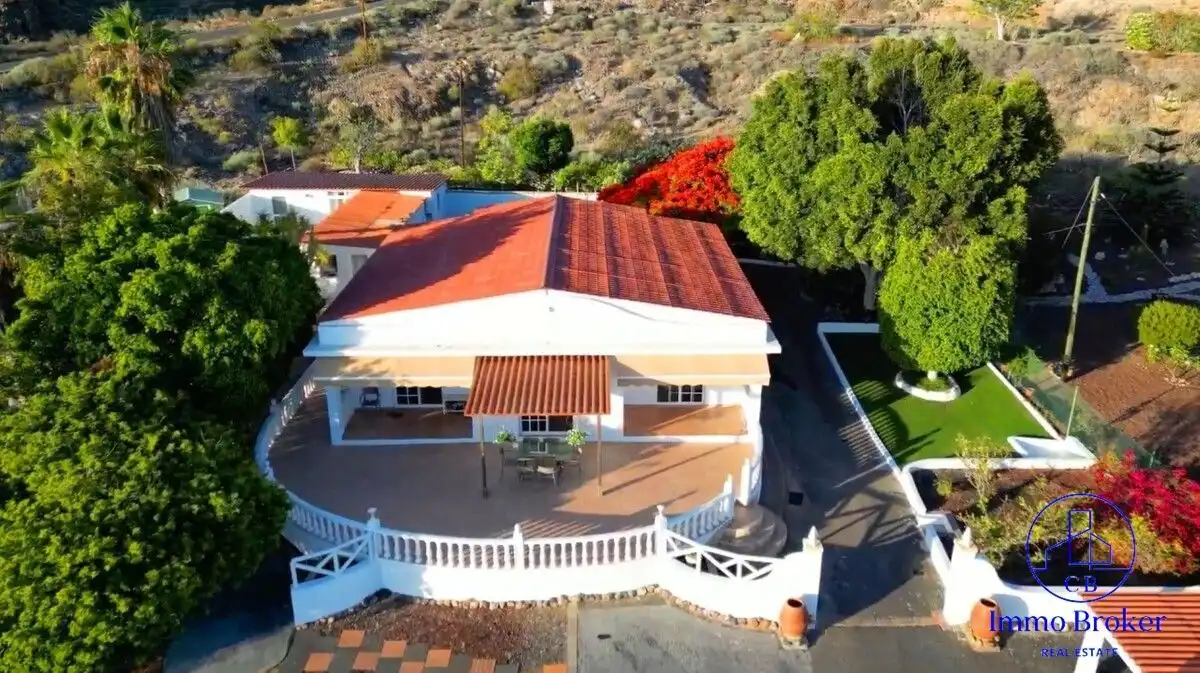 Vista exterior de Finca rústica en venda en Guía de Isora amb Aire condicionat, Jardí privat i Traster