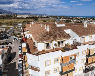Vista exterior de Àtic en venda en Marbella amb Aire condicionat, Terrassa i Moblat