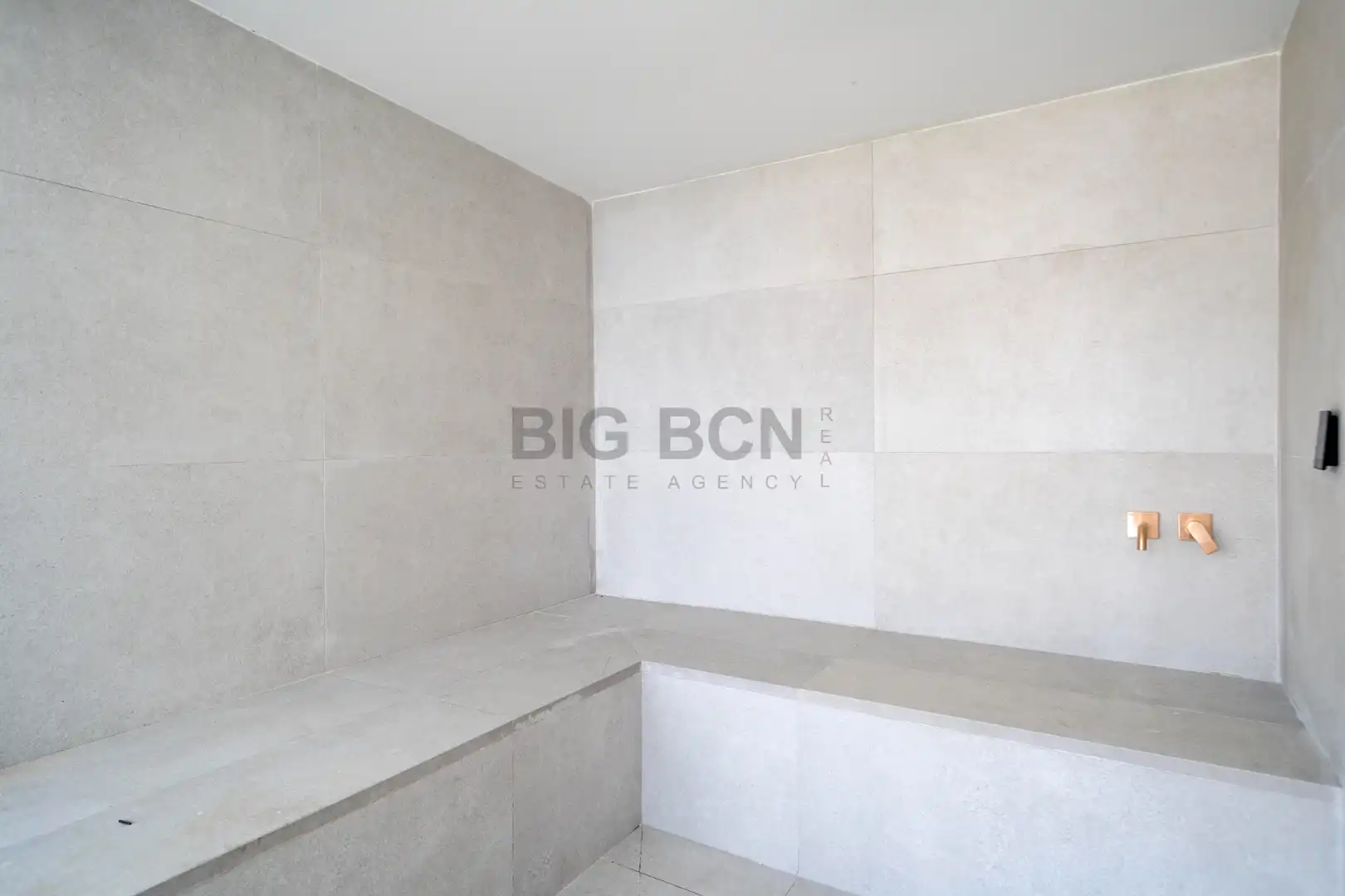 Bathroom of Houses for rent in Castelldefels  with Air Conditioner, Heating and Private garden