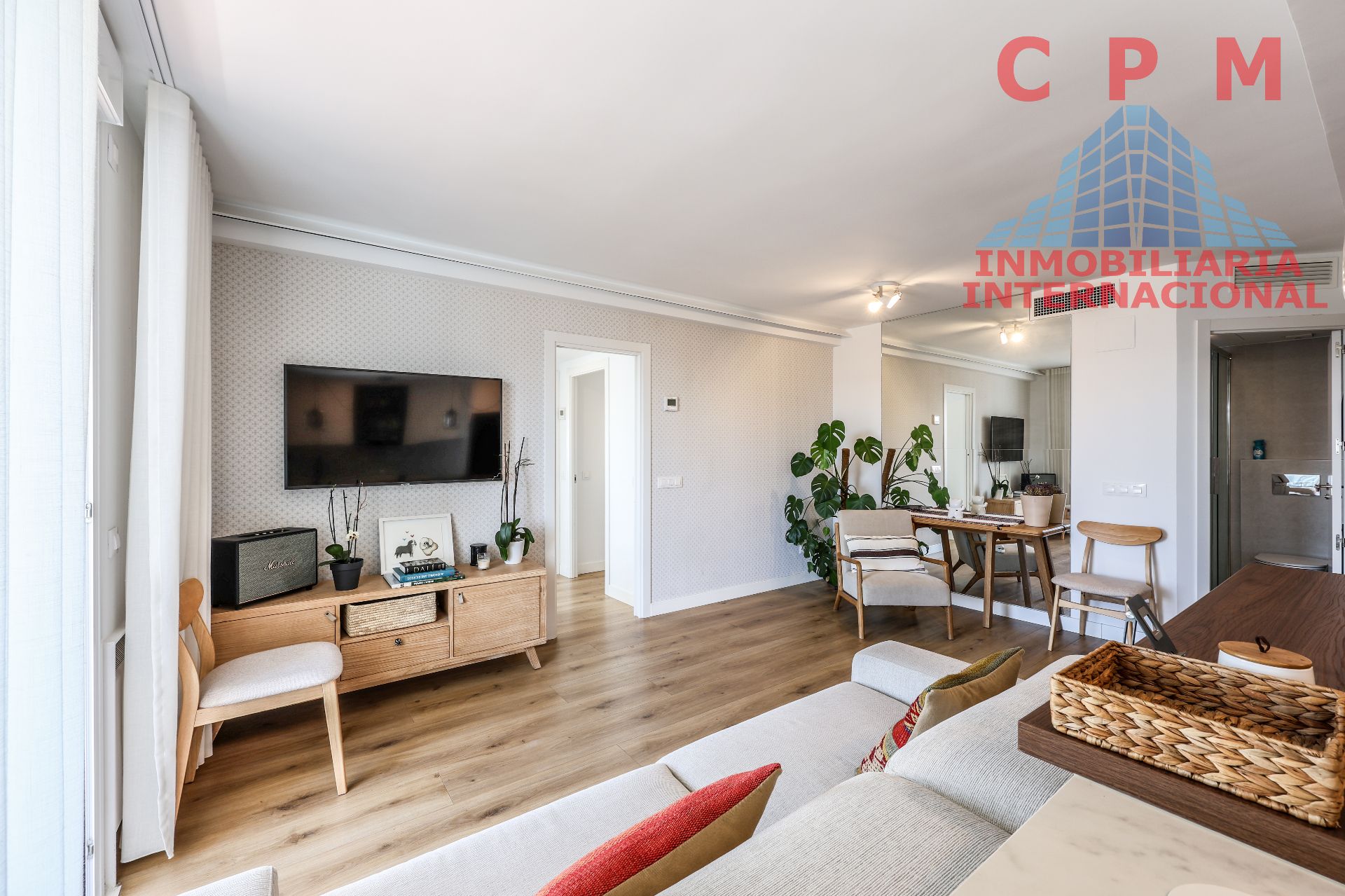 Living room of Flat to rent in  Madrid Capital  with Air Conditioner, Heating and Parquet flooring