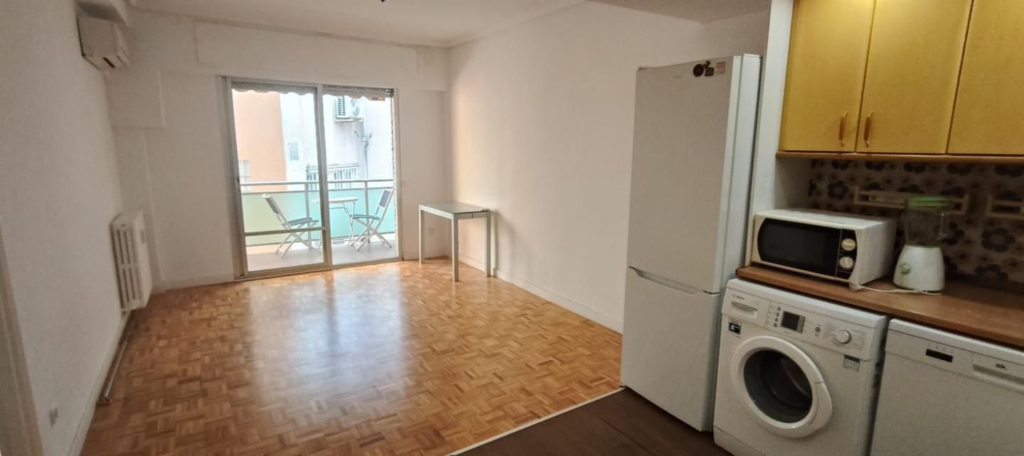 Living room of Flat for sale in  Madrid Capital  with Air Conditioner, Heating and Parquet flooring