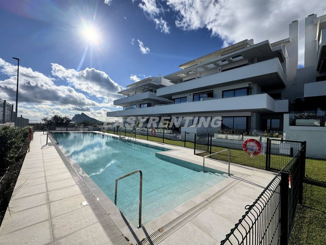 Vista exterior de Pis de lloguer en La Línea de la Concepción amb Aire condicionat, Calefacció i Terrassa