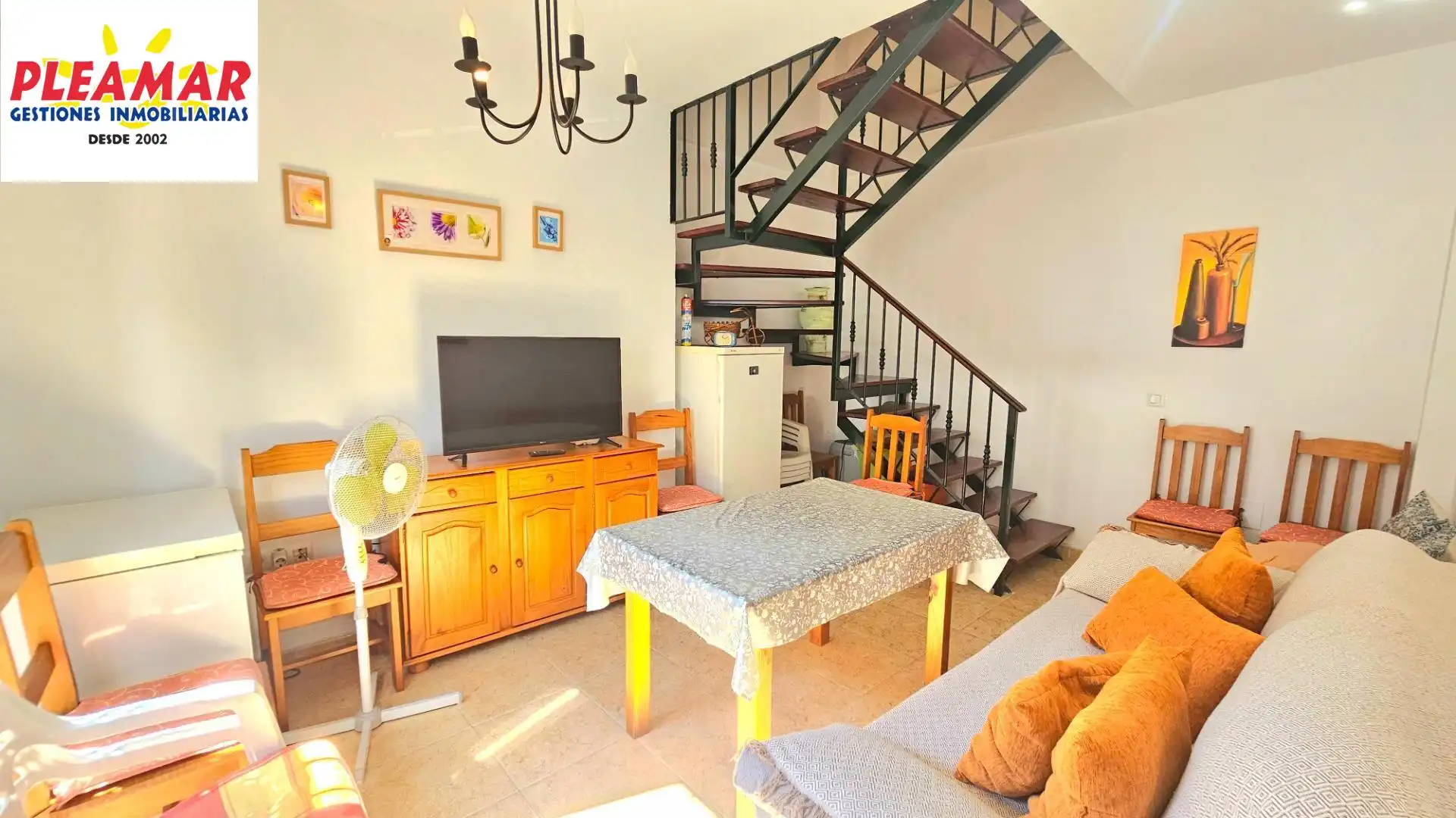 Sala d'estar de Casa adosada en venda en Chipiona