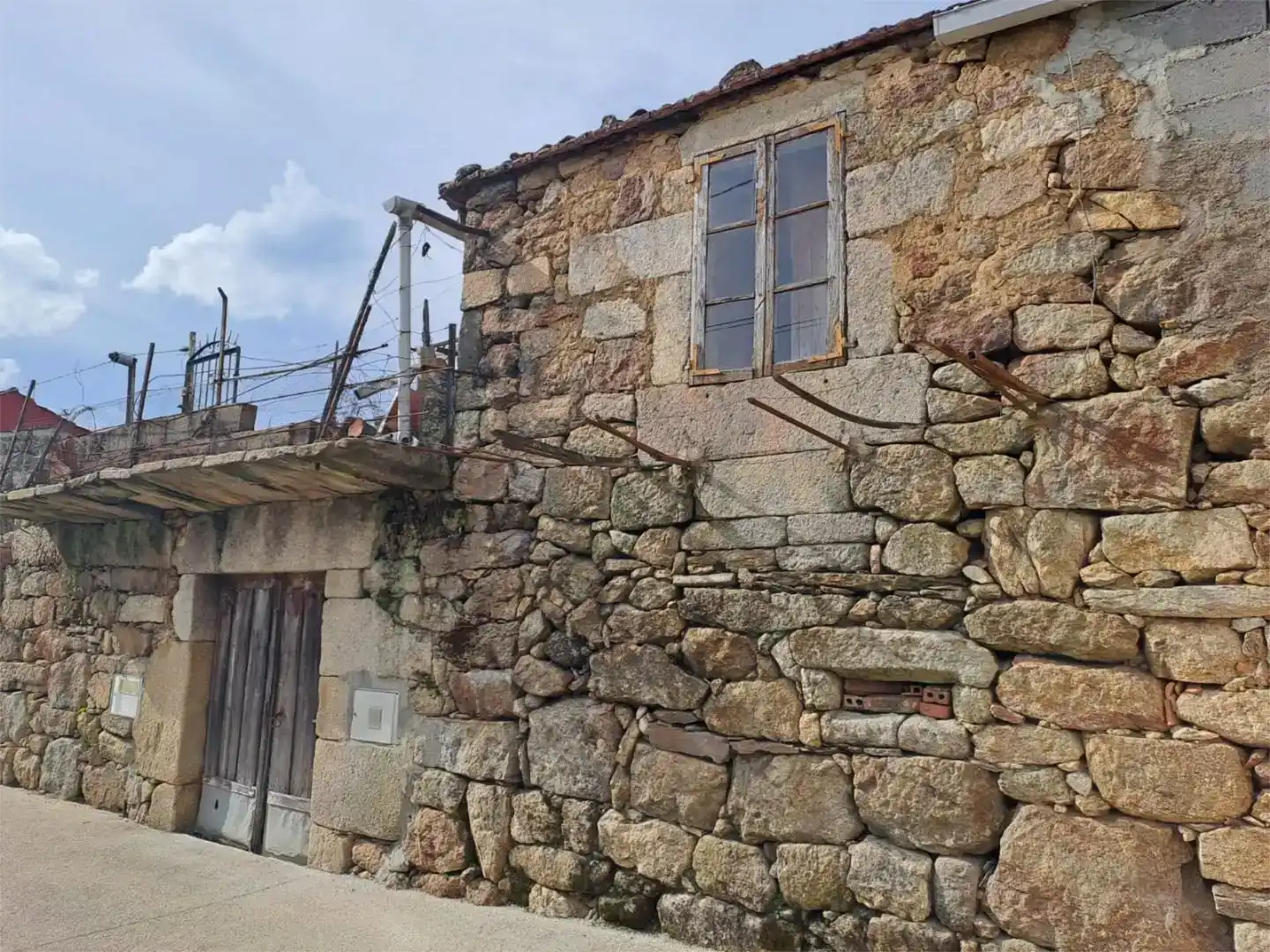 Vista exterior de Casa adosada en venda en Quintela de Leirado amb Jardí privat, Traster i Balcó