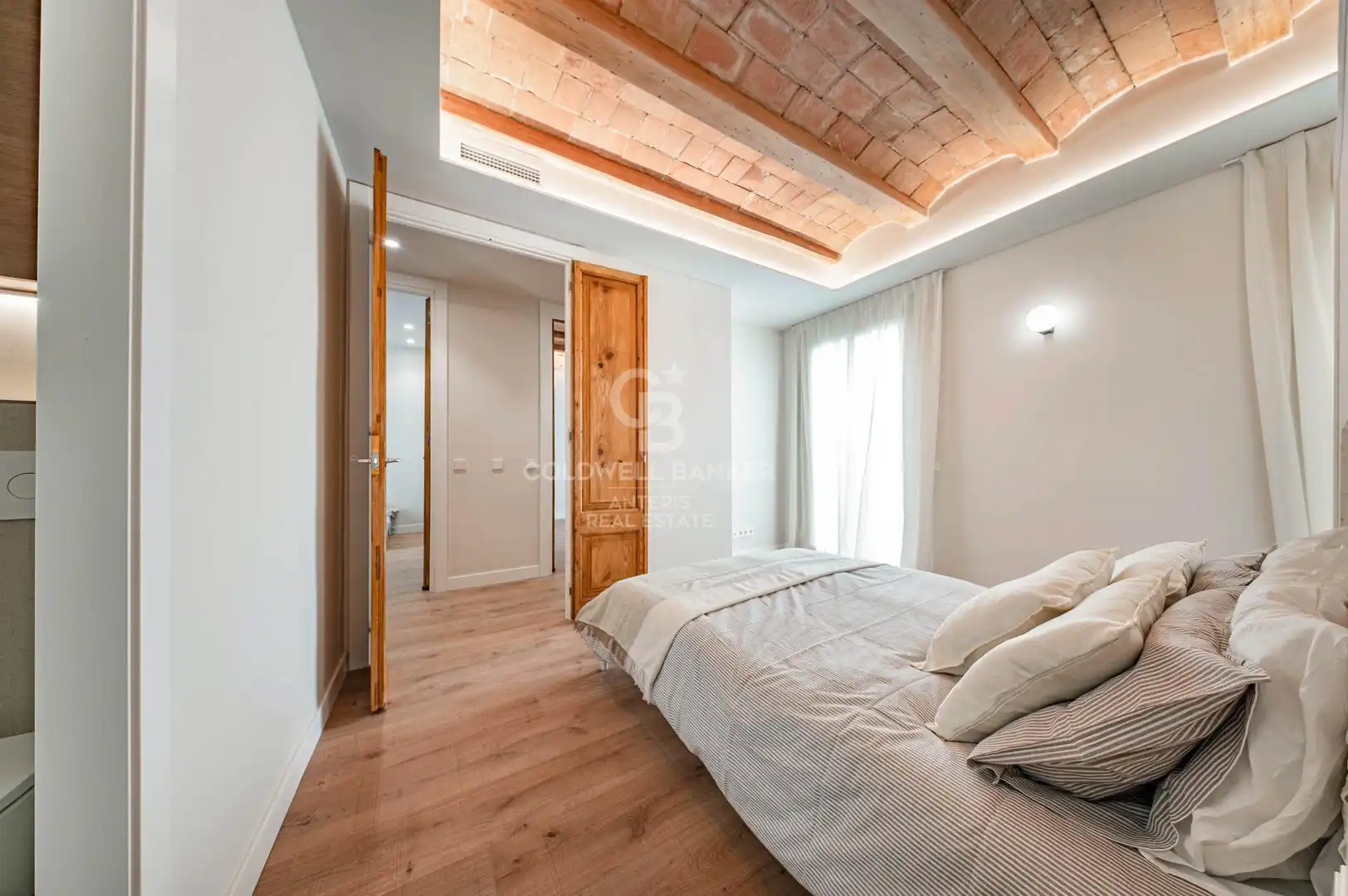 Schlafzimmer von Wohnung zum Verkauf in Barcelona mit Klimaanlage, Parkett und Terrasse