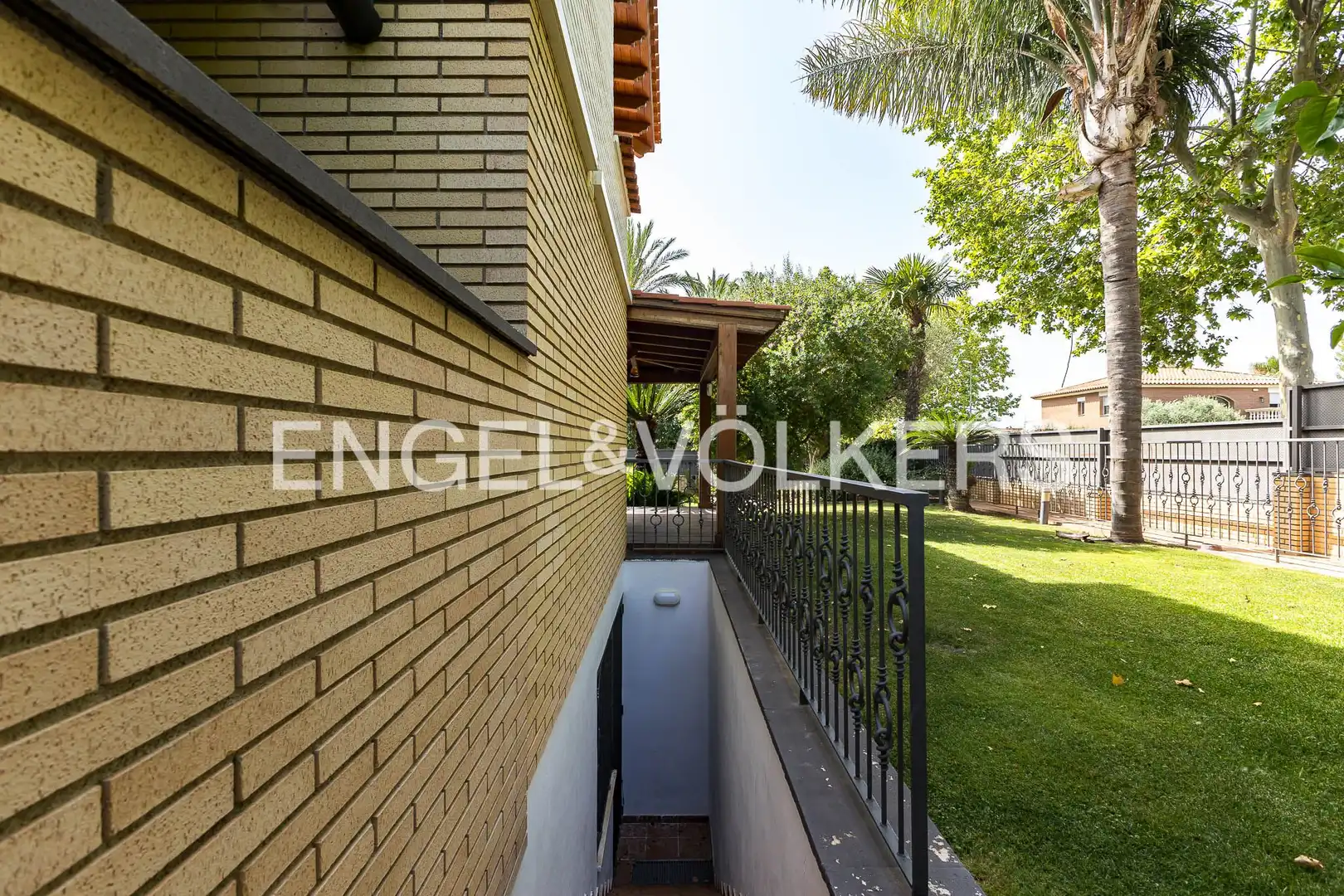 Exterior view of Country homes for sale in Vilanova i la Geltrú  with Air Conditioner, Heating and Private garden