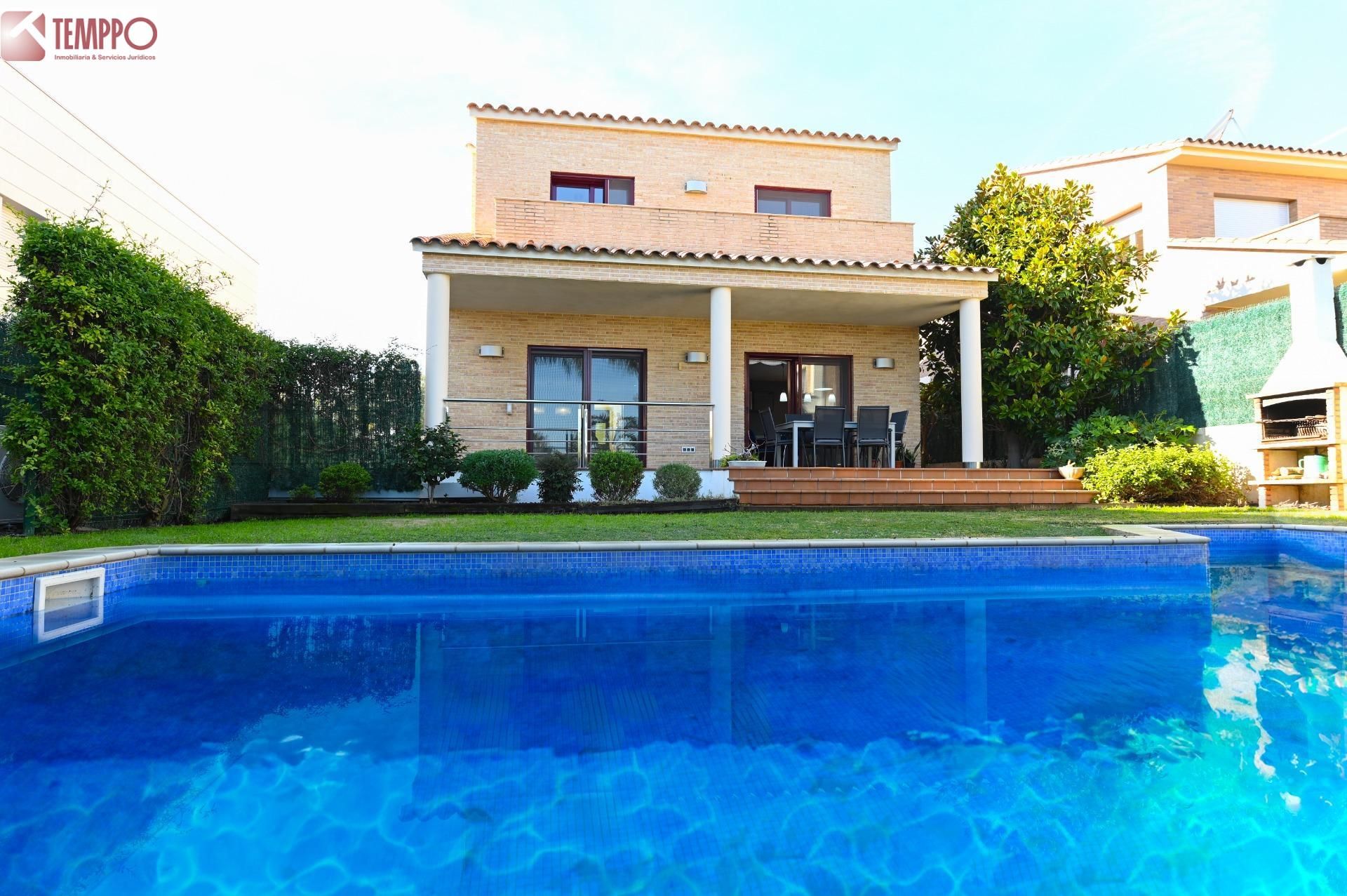 Swimming pool of House or chalet for sale in El Vendrell  with Air Conditioner, Heating and Private garden