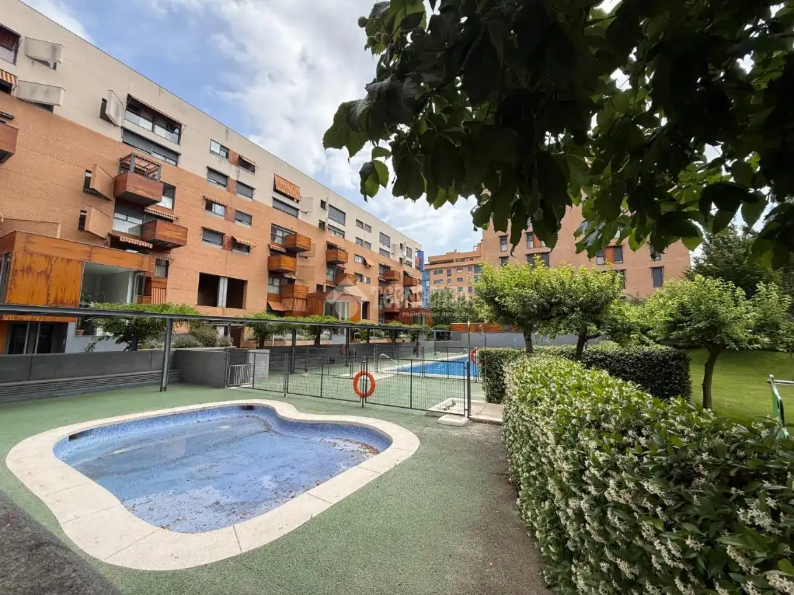 Piscina de Piso en venta en Madrid con Aire acondicionado, Calefacción y Parquet