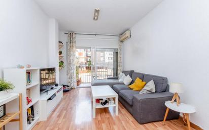 Living room of Flat for sale in  Barcelona Capital  with Air Conditioner, Heating and Balcony