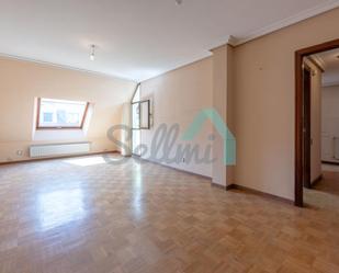 Sala d'estar de Dúplex en venda en Oviedo  amb Terrassa